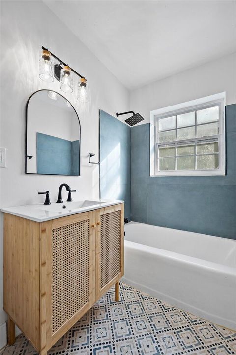 待售: $469,000 (5 贝兹, 3 浴室, 1620 平方英尺)