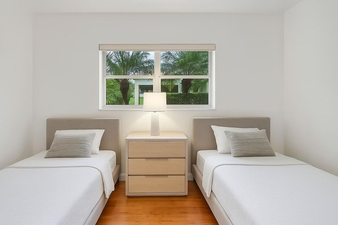 For Sale: $265,000 (2 beds, 2 baths, 1000 Square Feet)