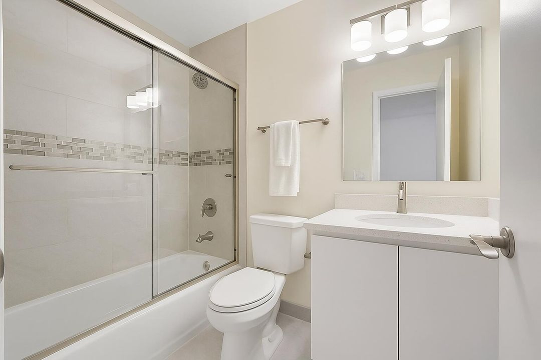 For Sale: $265,000 (2 beds, 2 baths, 1000 Square Feet)