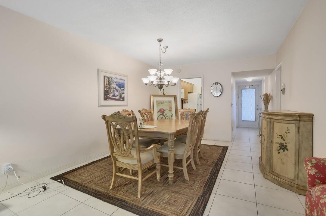 For Sale: $265,000 (2 beds, 2 baths, 1000 Square Feet)