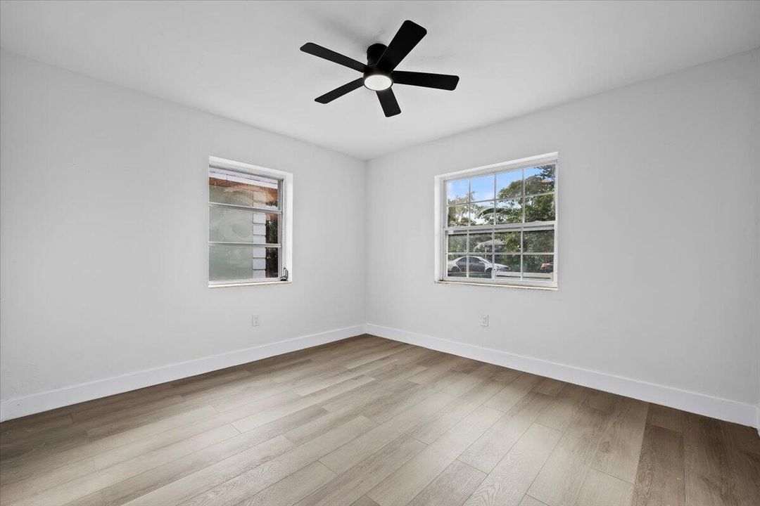 待售: $469,000 (0 贝兹, 0 浴室, 1044 平方英尺)