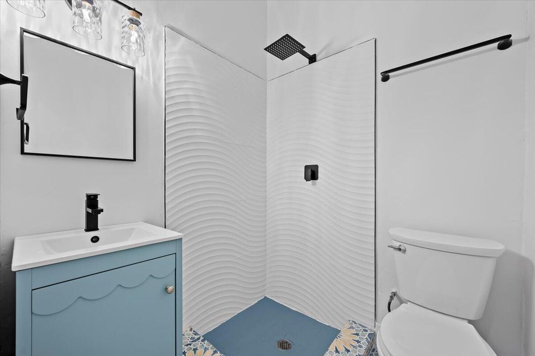 待售: $469,000 (0 贝兹, 0 浴室, 1044 平方英尺)