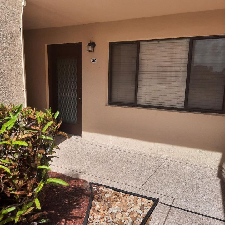 待售: $149,900 (2 贝兹, 2 浴室, 900 平方英尺)