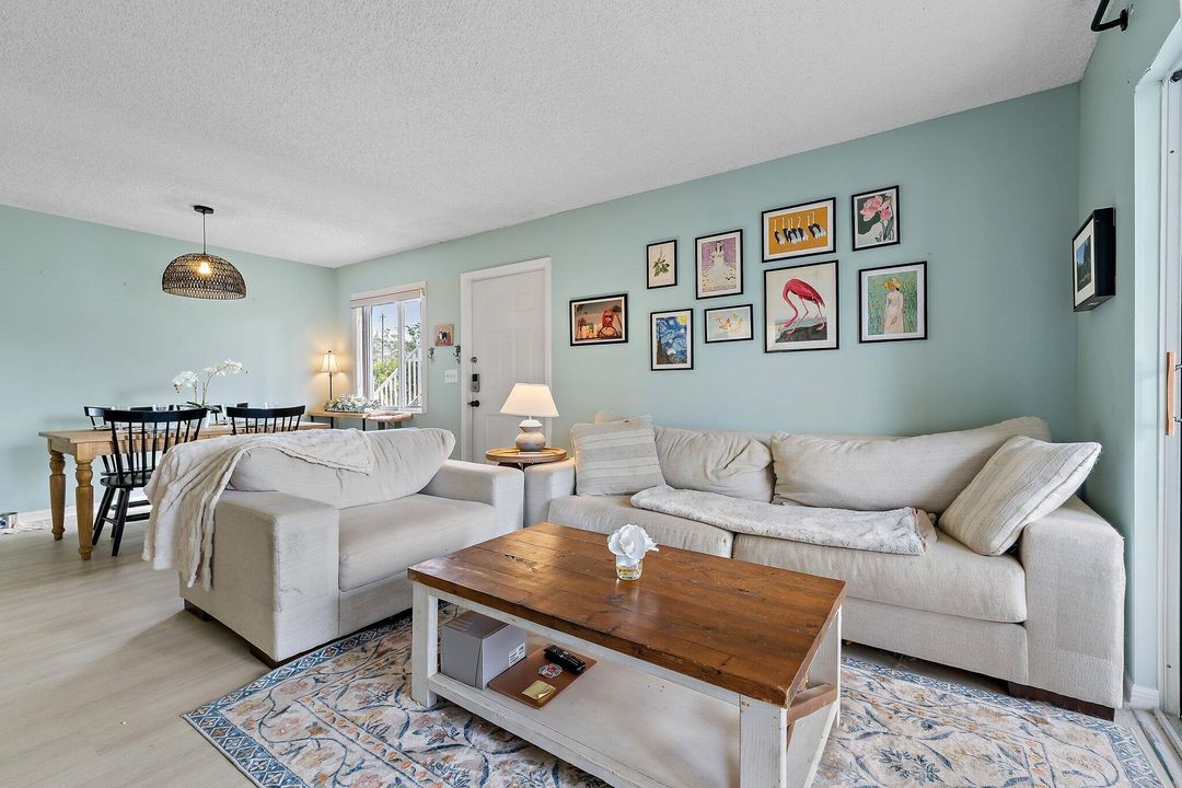 На продажу: $179,900 (3 спален, 2 ванн, 1116 Квадратных фут)