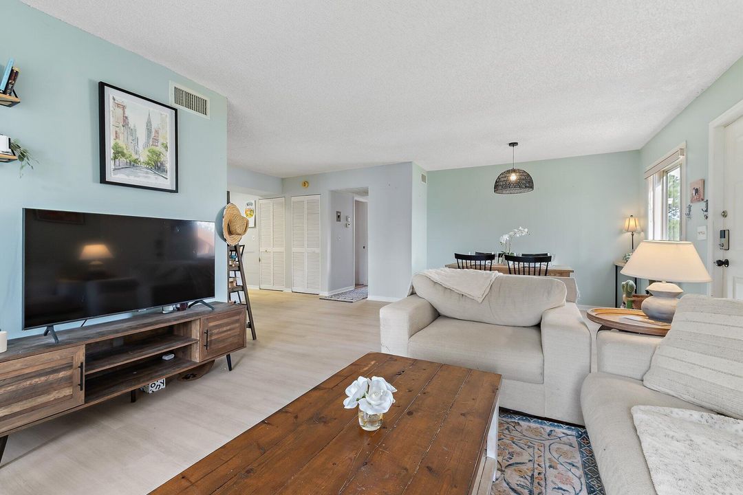 На продажу: $179,900 (3 спален, 2 ванн, 1116 Квадратных фут)