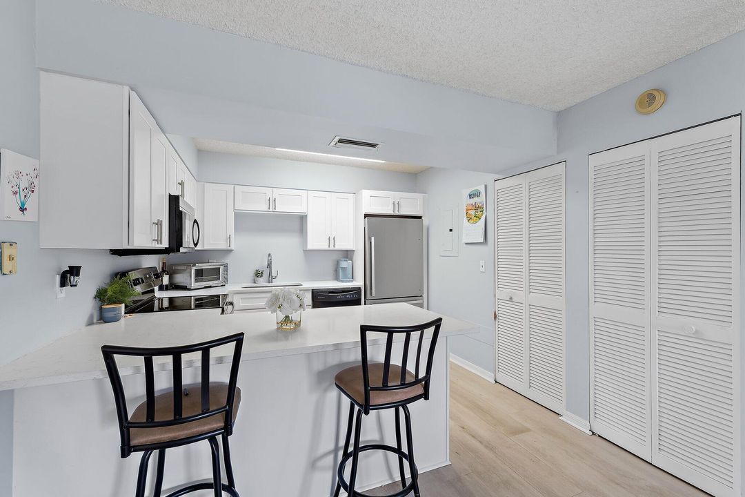 На продажу: $179,900 (3 спален, 2 ванн, 1116 Квадратных фут)