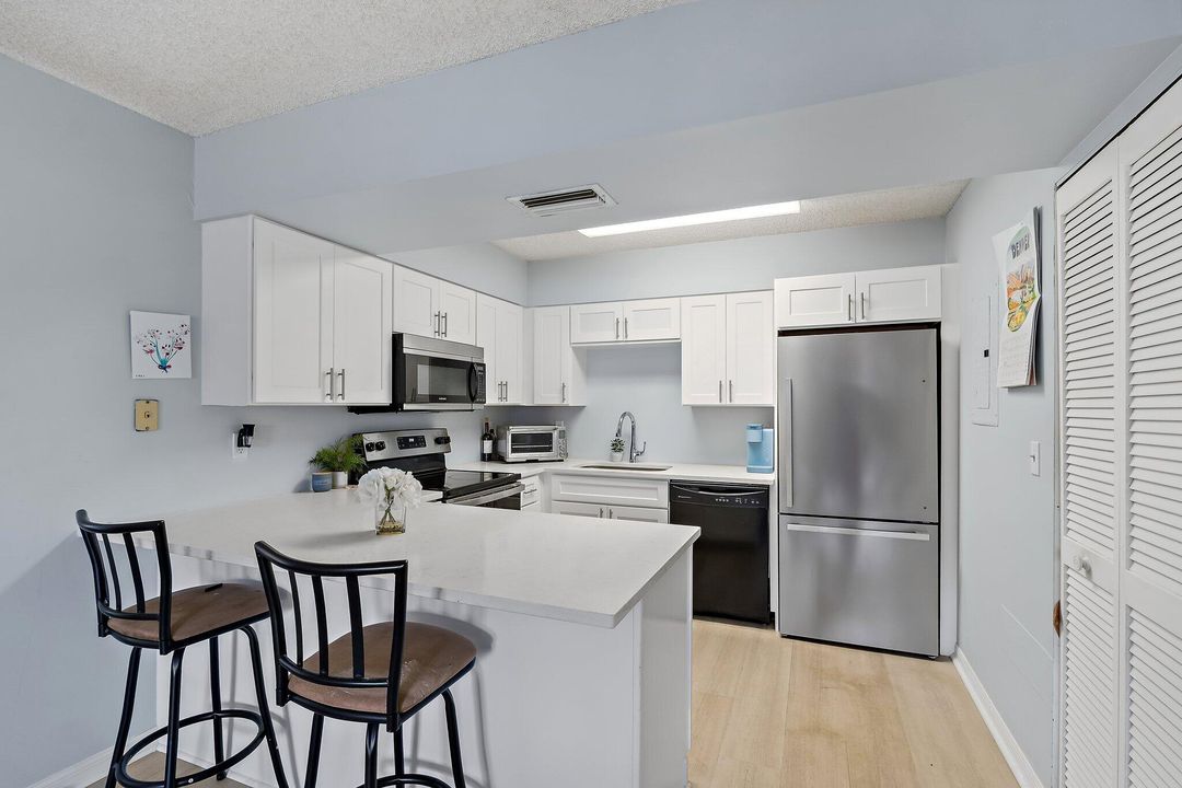 На продажу: $179,900 (3 спален, 2 ванн, 1116 Квадратных фут)