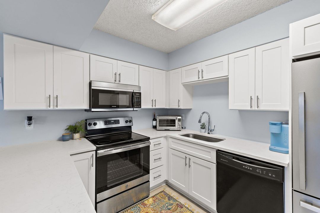 На продажу: $179,900 (3 спален, 2 ванн, 1116 Квадратных фут)