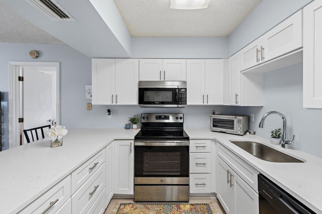 На продажу: $179,900 (3 спален, 2 ванн, 1116 Квадратных фут)