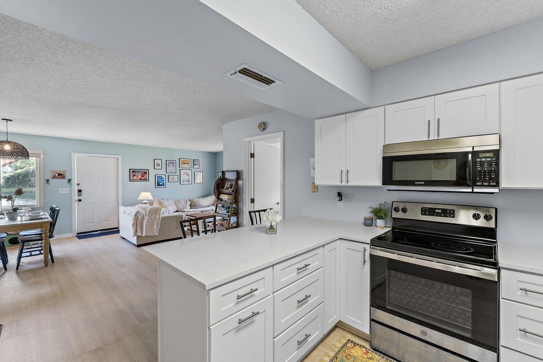 На продажу: $179,900 (3 спален, 2 ванн, 1116 Квадратных фут)