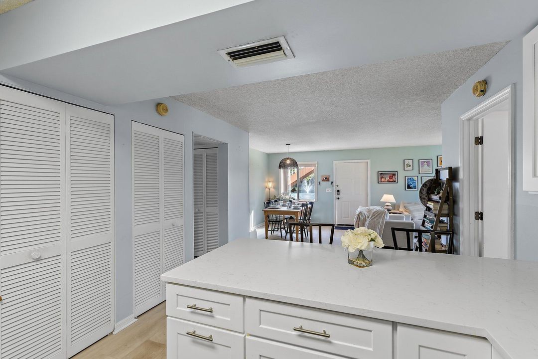 На продажу: $179,900 (3 спален, 2 ванн, 1116 Квадратных фут)