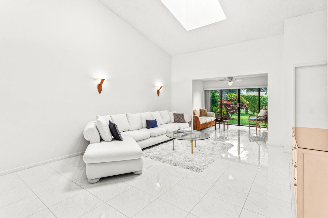 For Sale: $374,900 (2 beds, 2 baths, 1654 Square Feet)