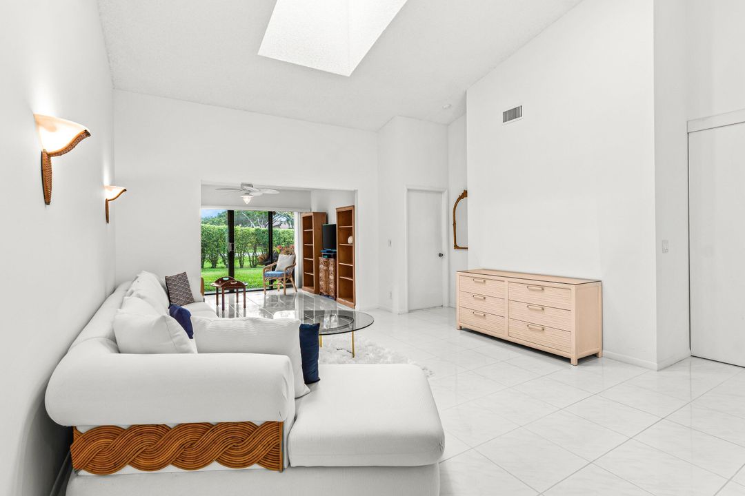 For Sale: $374,900 (2 beds, 2 baths, 1654 Square Feet)