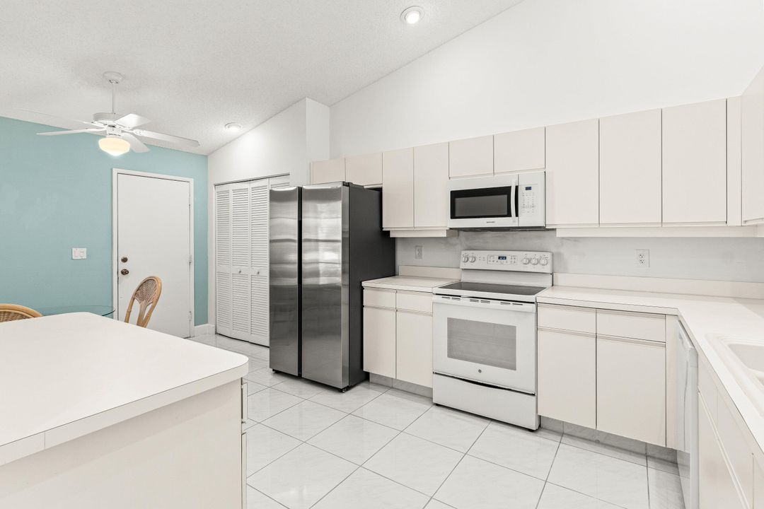 For Sale: $374,900 (2 beds, 2 baths, 1654 Square Feet)