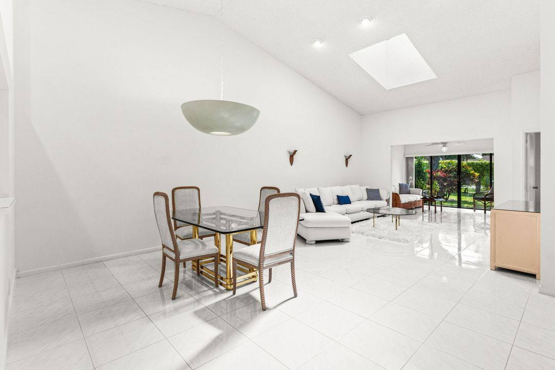 For Sale: $374,900 (2 beds, 2 baths, 1654 Square Feet)