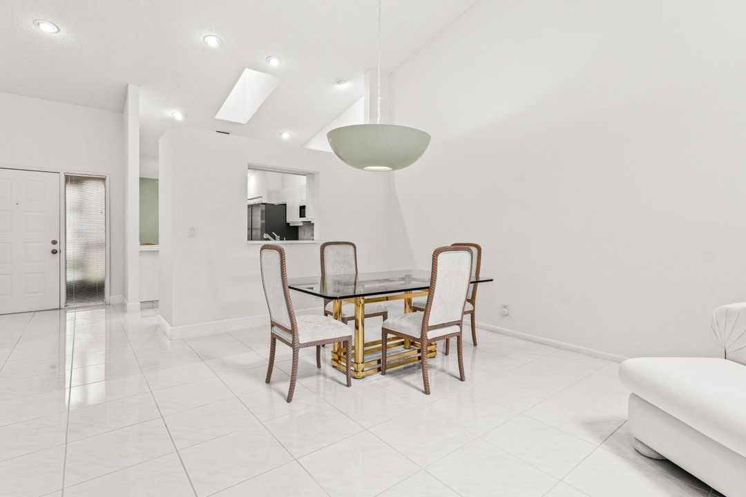 For Sale: $374,900 (2 beds, 2 baths, 1654 Square Feet)