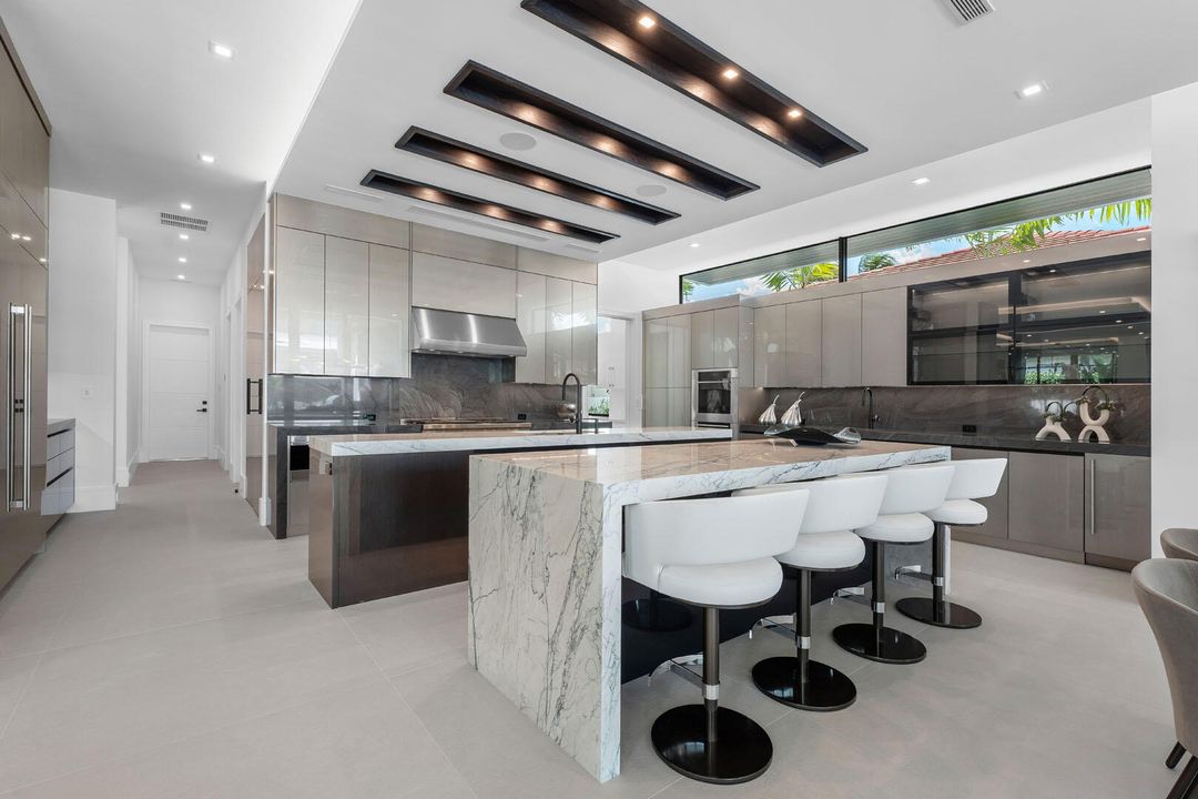 For Sale: $23,000,000 (6 beds, 7 baths, 9540 Square Feet)