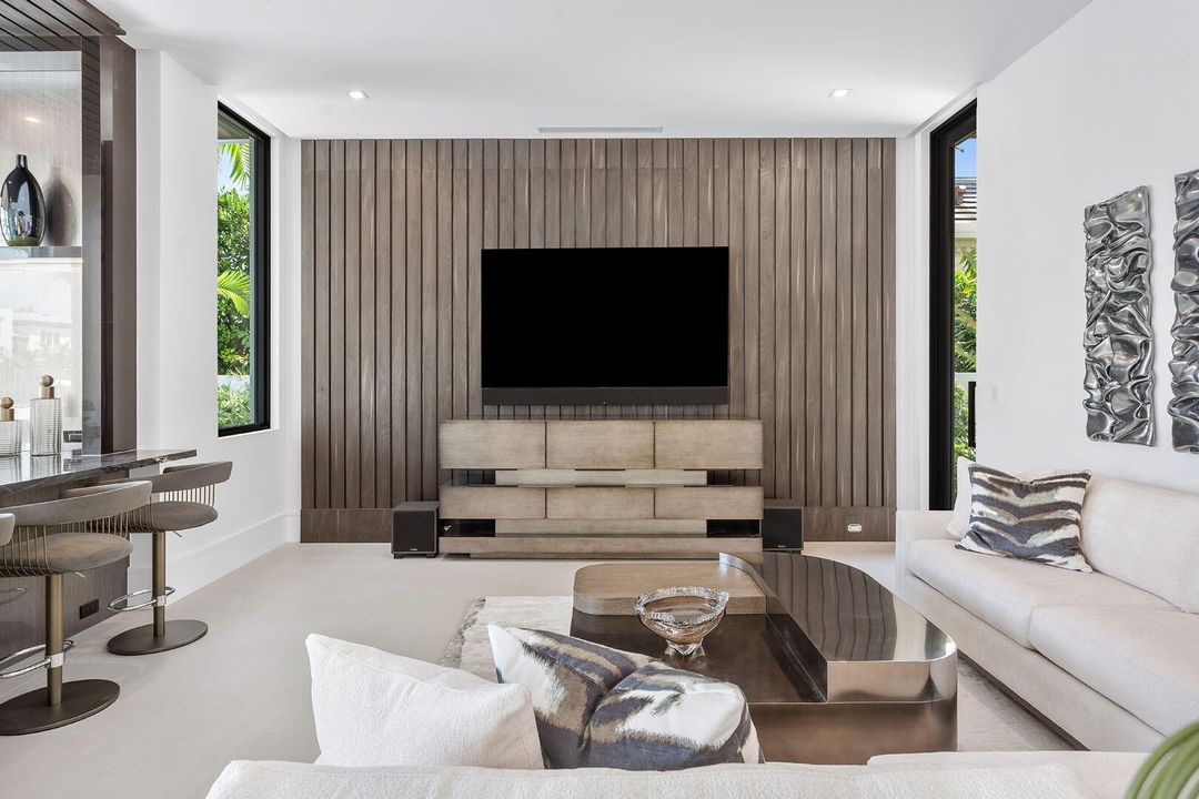 For Sale: $23,000,000 (6 beds, 7 baths, 9540 Square Feet)