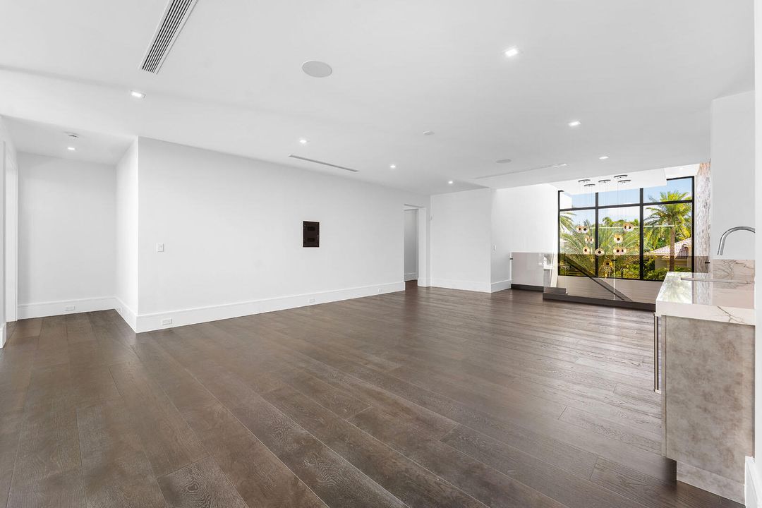 For Sale: $23,000,000 (6 beds, 7 baths, 9540 Square Feet)