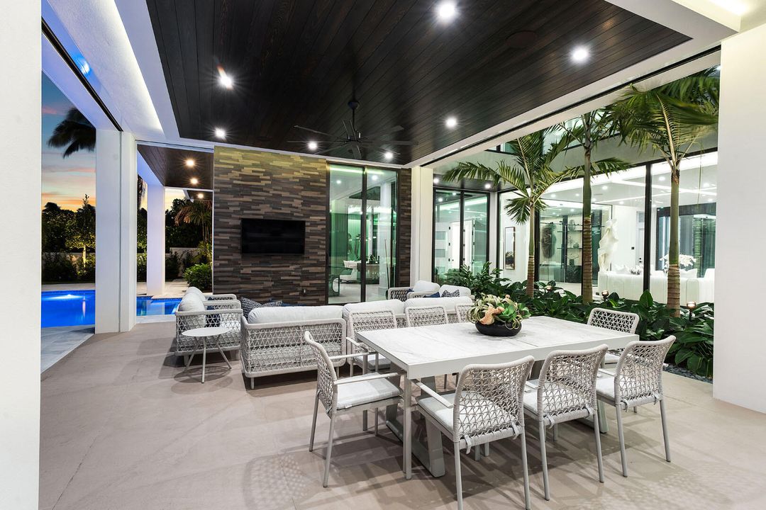 For Sale: $23,000,000 (6 beds, 7 baths, 9540 Square Feet)