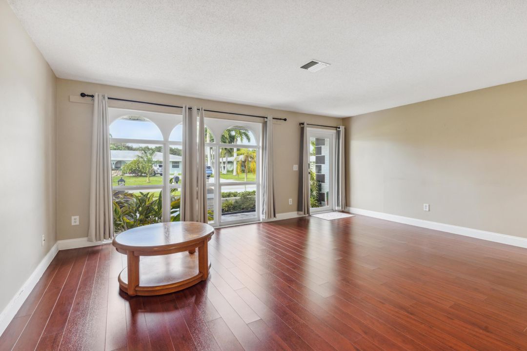 For Rent: $2,800 (2 beds, 2 baths, 1685 Square Feet)