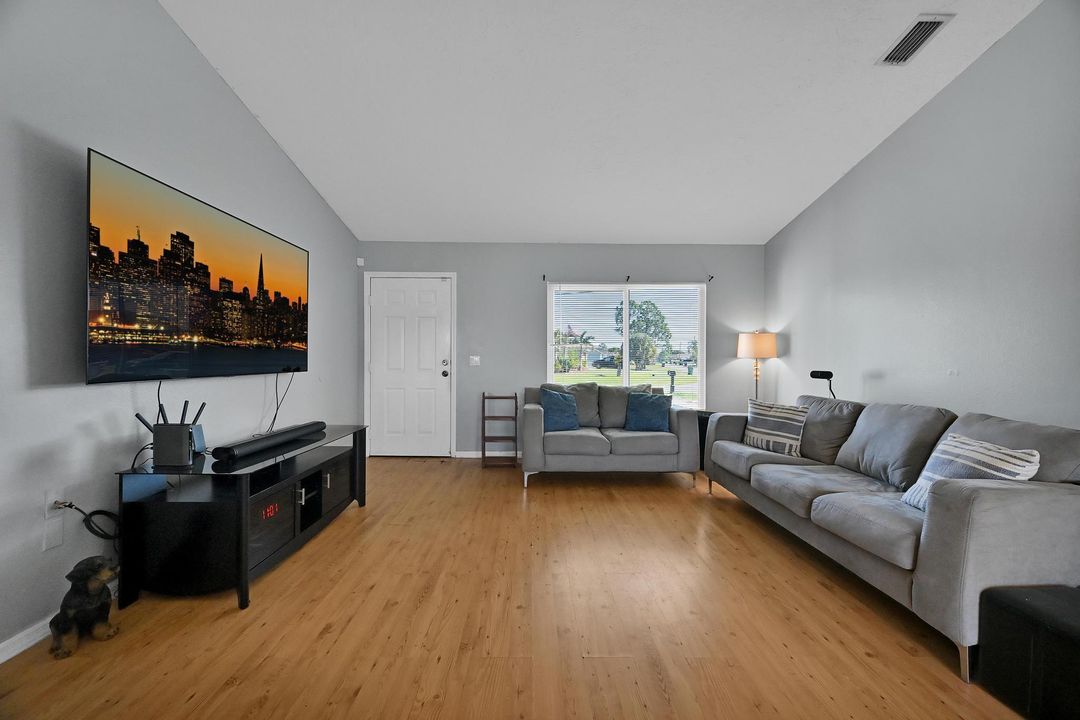 For Sale: $355,000 (3 beds, 2 baths, 1157 Square Feet)