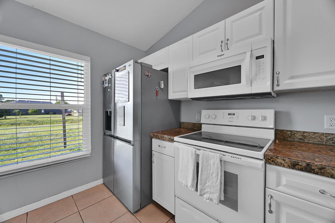 For Sale: $355,000 (3 beds, 2 baths, 1157 Square Feet)