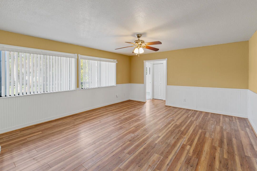 合同活跃: $339,000 (3 贝兹, 2 浴室, 1560 平方英尺)