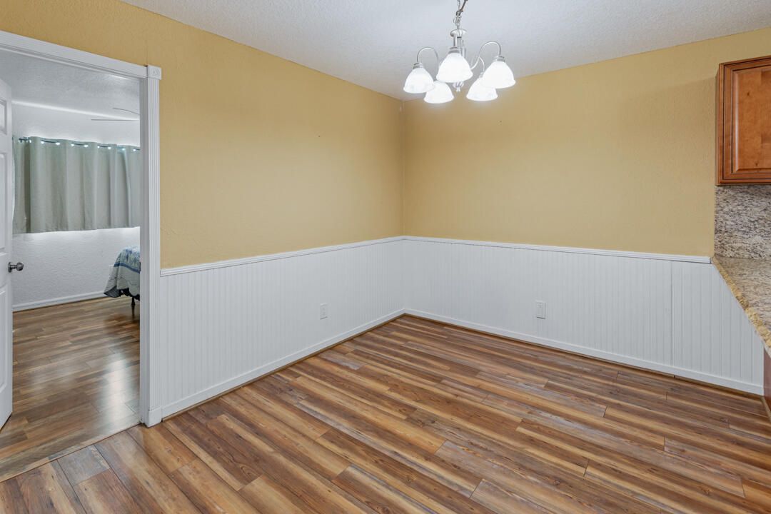 合同活跃: $339,000 (3 贝兹, 2 浴室, 1560 平方英尺)