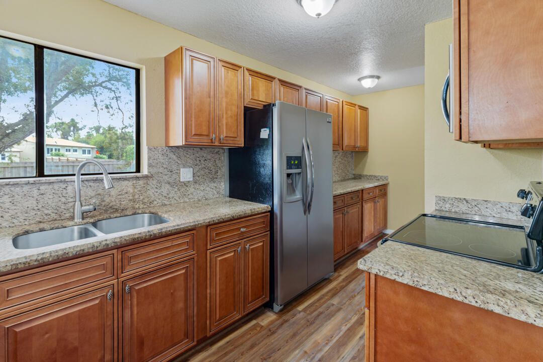 合同活跃: $339,000 (3 贝兹, 2 浴室, 1560 平方英尺)