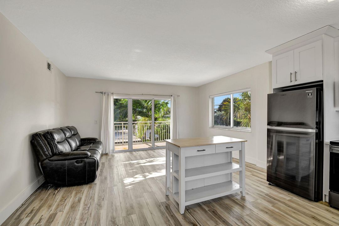 En Venta: $399,000 (1 camas, 1 baños, 702 Pies cuadrados)