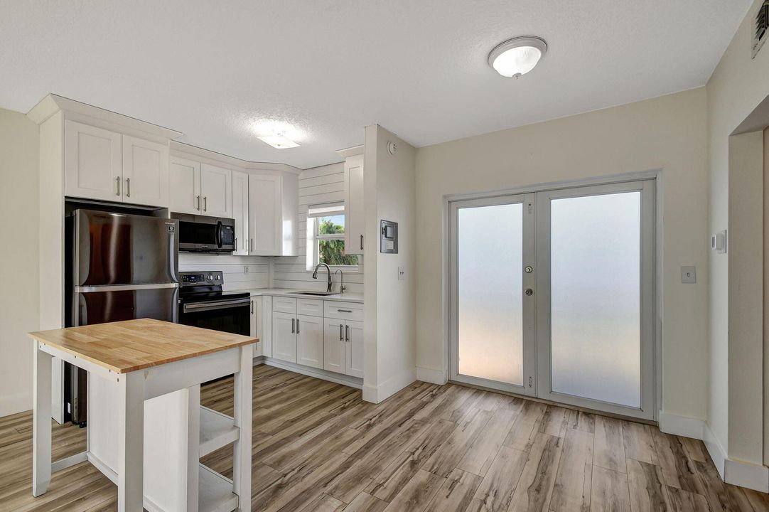 En Venta: $399,000 (1 camas, 1 baños, 702 Pies cuadrados)