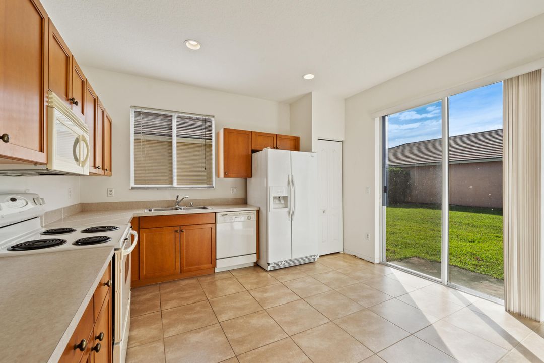 For Sale: $294,000 (3 beds, 2 baths, 1741 Square Feet)