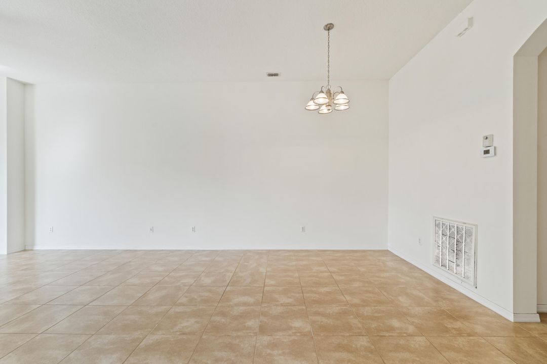 For Sale: $294,000 (3 beds, 2 baths, 1741 Square Feet)