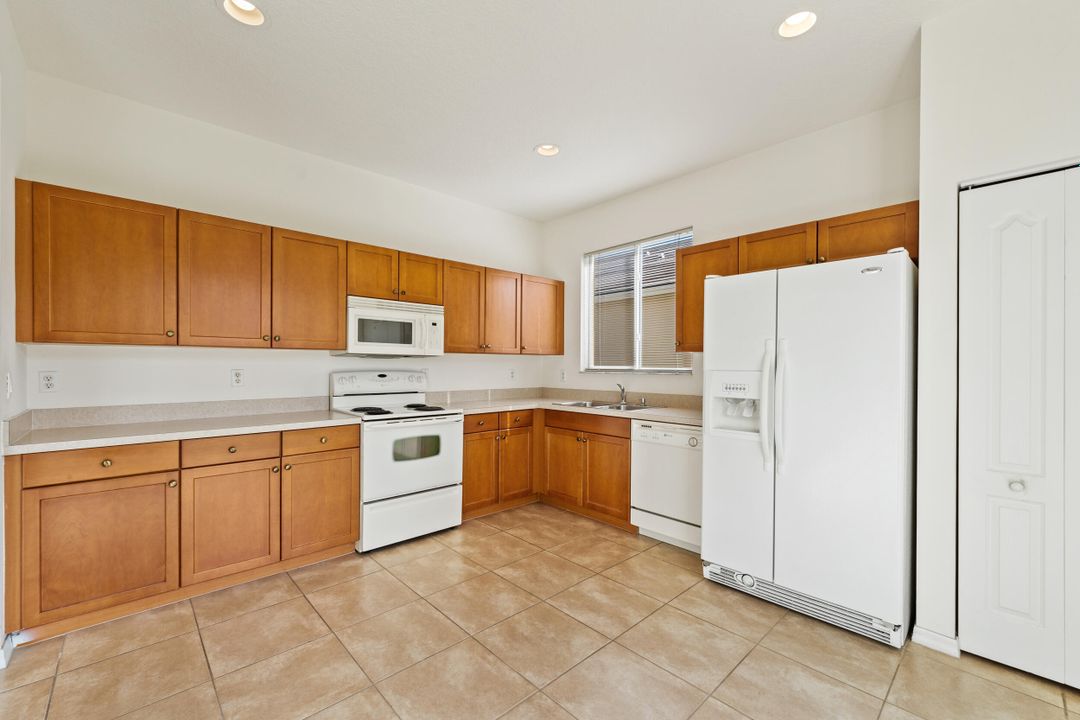 For Sale: $294,000 (3 beds, 2 baths, 1741 Square Feet)