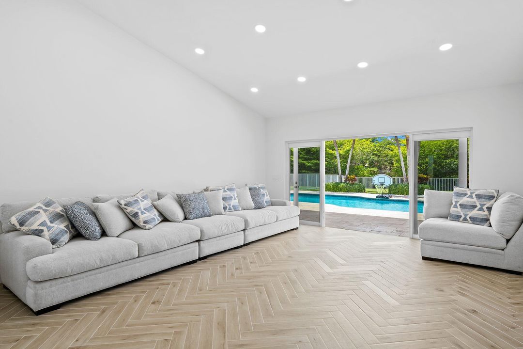 For Sale: $1,770,000 (5 beds, 4 baths, 3387 Square Feet)