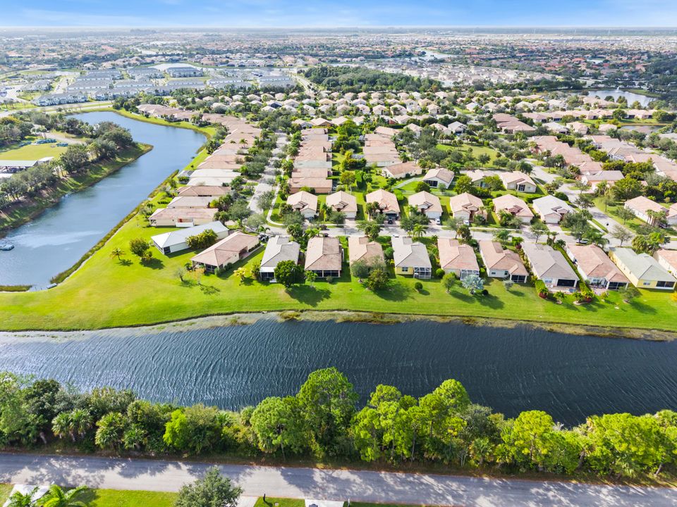 For Sale: $294,000 (3 beds, 2 baths, 1741 Square Feet)