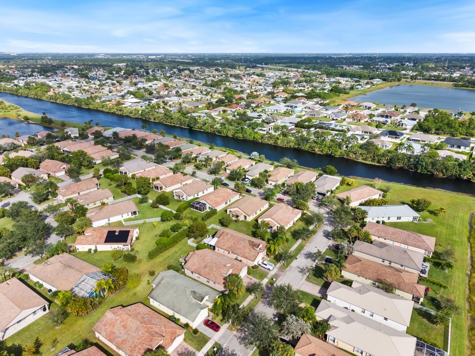 For Sale: $294,000 (3 beds, 2 baths, 1741 Square Feet)