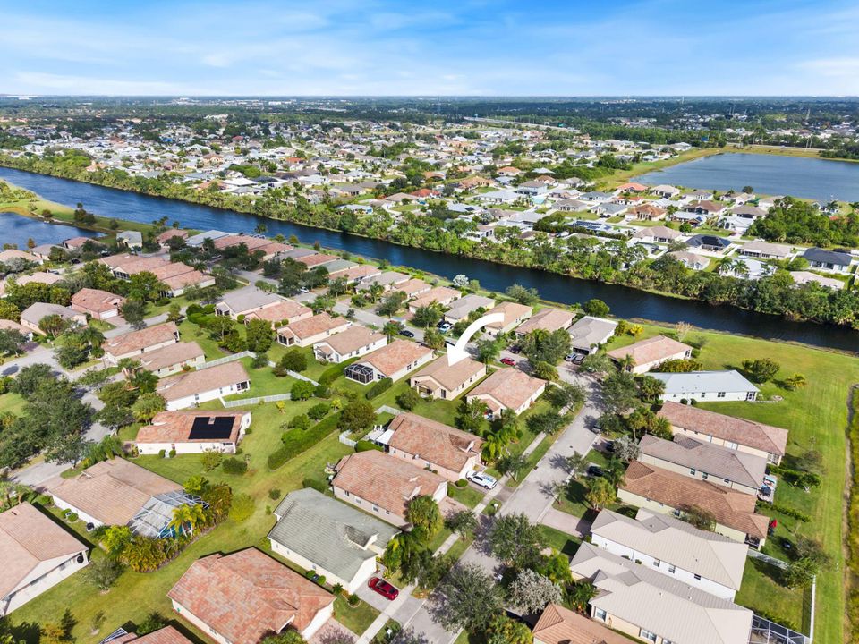 For Sale: $294,000 (3 beds, 2 baths, 1741 Square Feet)