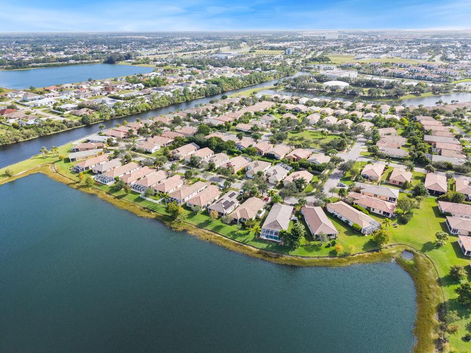 For Sale: $294,000 (3 beds, 2 baths, 1741 Square Feet)