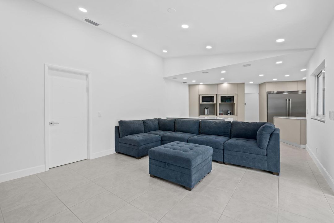 For Sale: $1,770,000 (5 beds, 4 baths, 3387 Square Feet)