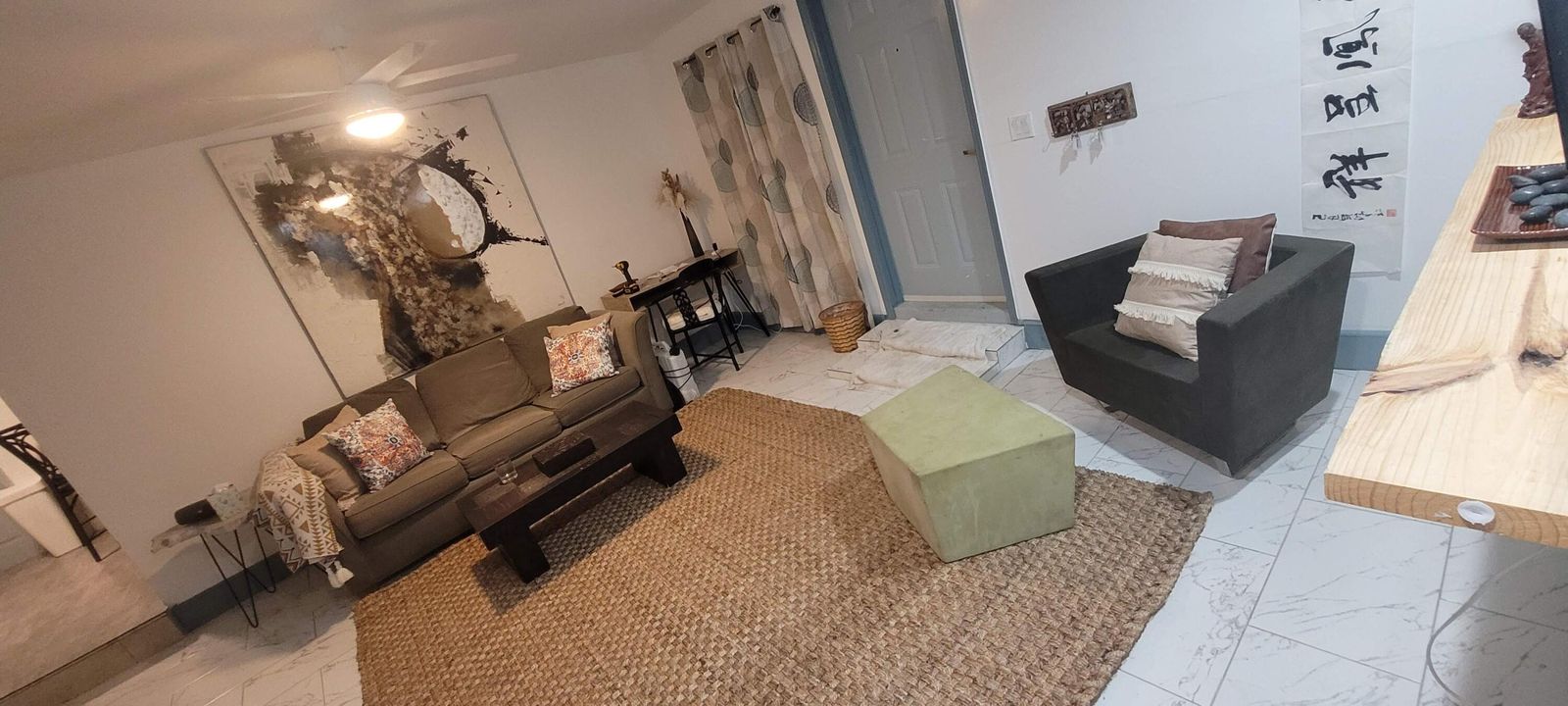 For Rent: $2,500 (2 beds, 1 baths, 800 Square Feet)