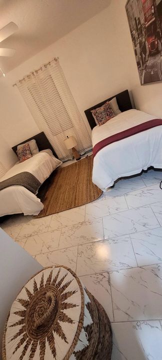 For Rent: $2,500 (2 beds, 1 baths, 800 Square Feet)