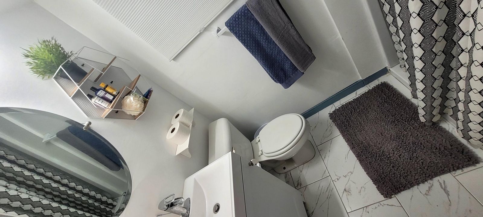 For Rent: $2,500 (2 beds, 1 baths, 800 Square Feet)