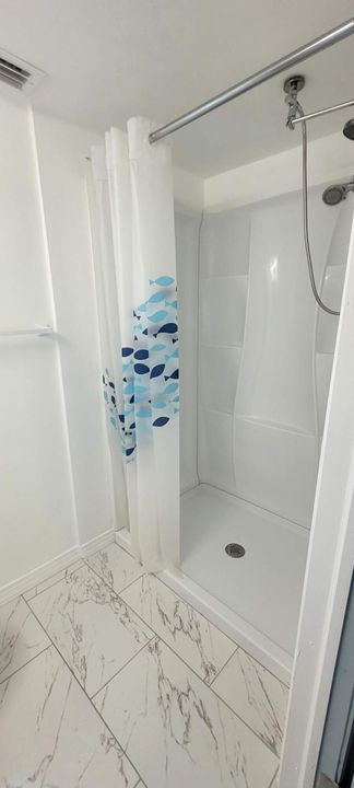 For Rent: $2,500 (2 beds, 1 baths, 800 Square Feet)