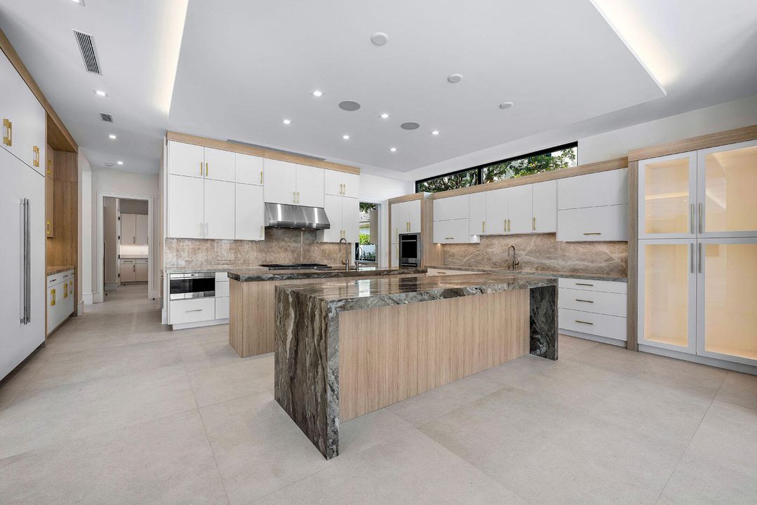 For Sale: $22,000,000 (6 beds, 7 baths, 10171 Square Feet)