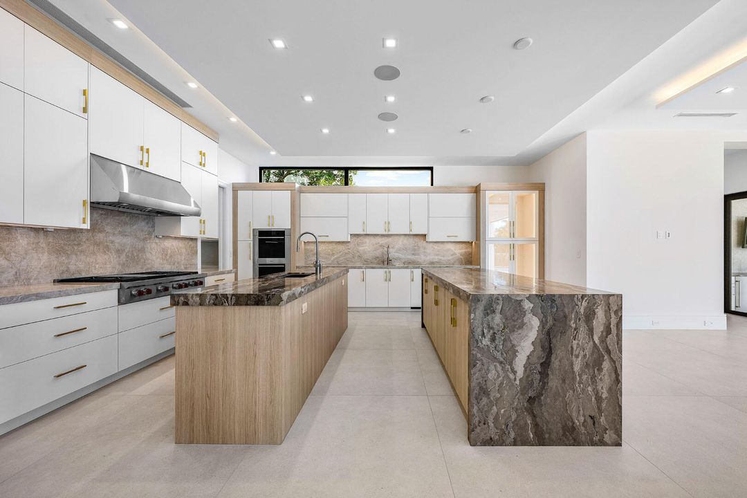 For Sale: $22,000,000 (6 beds, 7 baths, 10171 Square Feet)