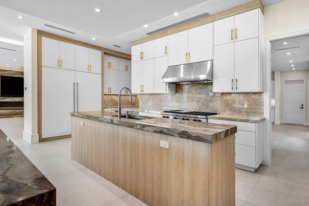 For Sale: $22,000,000 (6 beds, 7 baths, 10171 Square Feet)