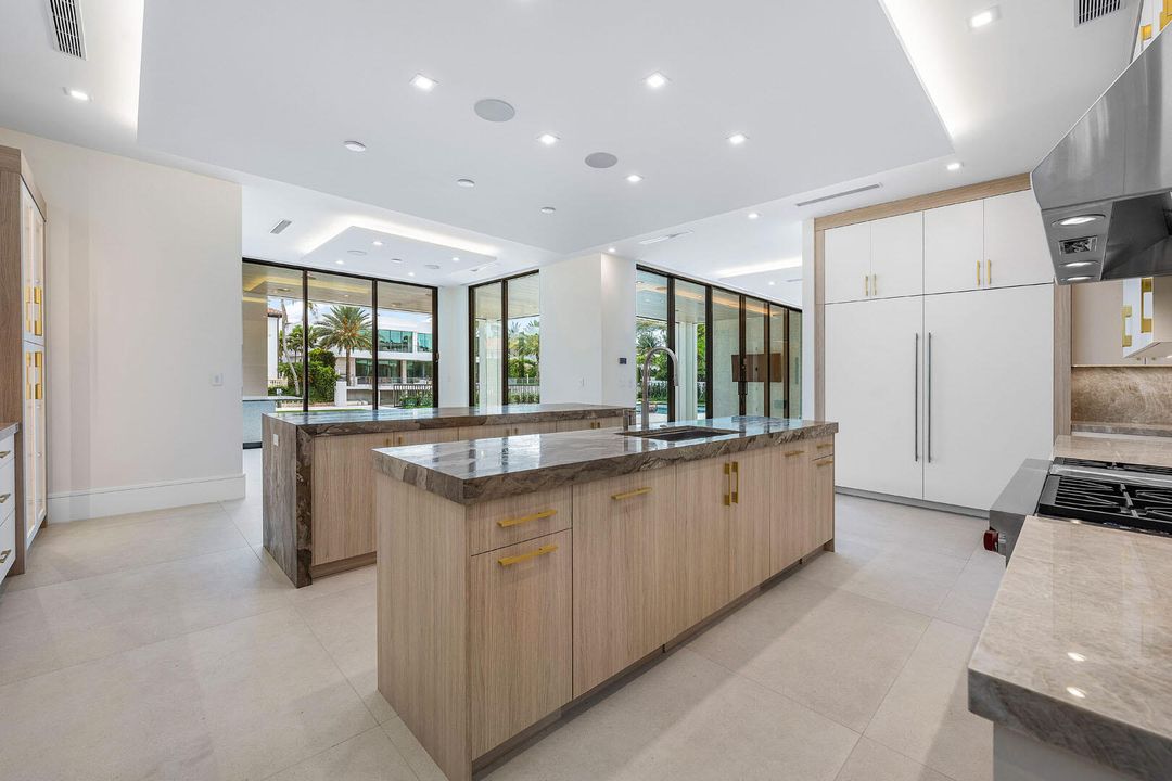 For Sale: $22,000,000 (6 beds, 7 baths, 10171 Square Feet)