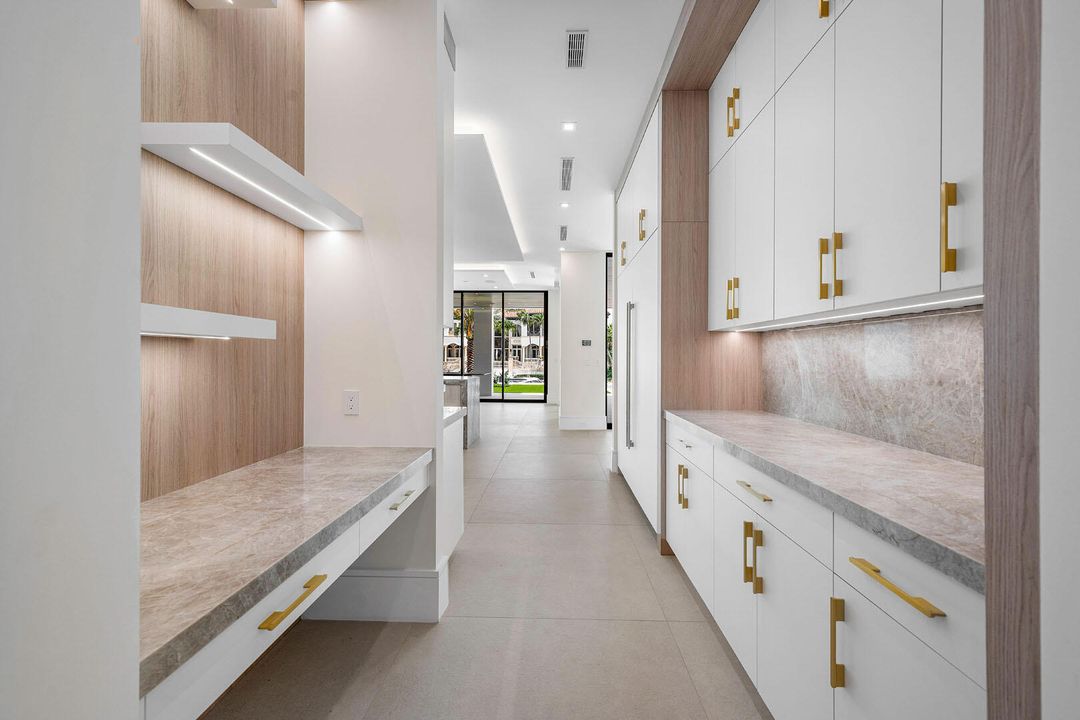 For Sale: $22,000,000 (6 beds, 7 baths, 10171 Square Feet)